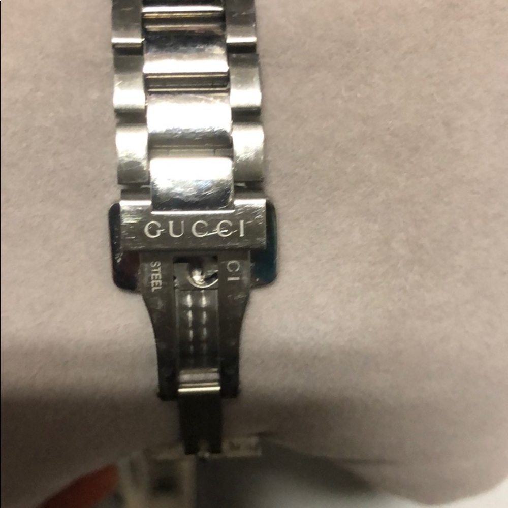 Authentic Gucci Watch - Picture 5 of 8